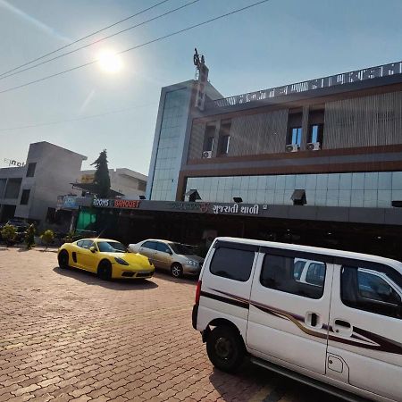 Hotel Nilkanth Navsari Ngoại thất bức ảnh