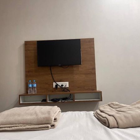 Hotel Nilkanth Navsari Ngoại thất bức ảnh