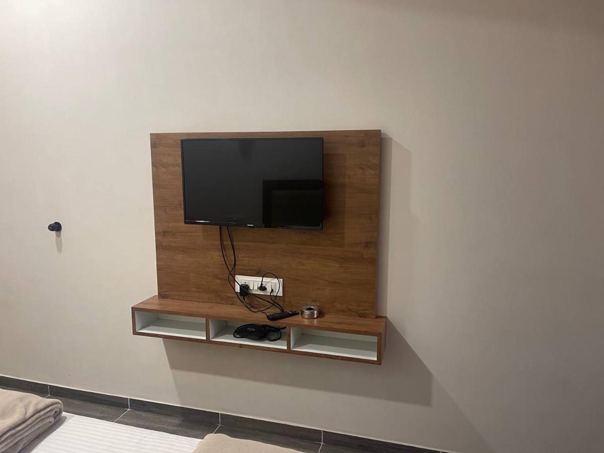Hotel Nilkanth Navsari Ngoại thất bức ảnh