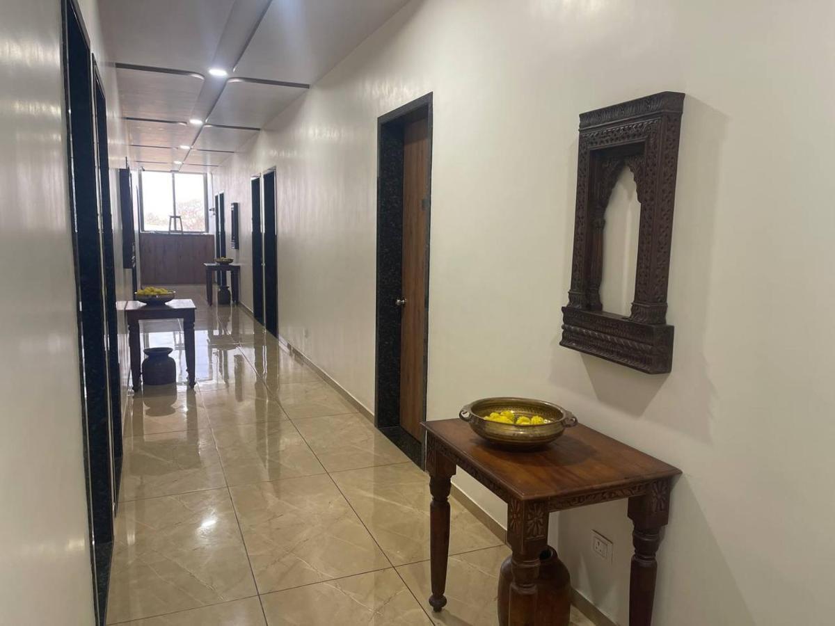 Hotel Nilkanth Navsari Ngoại thất bức ảnh