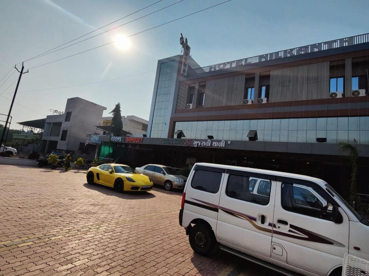 Hotel Nilkanth Navsari Ngoại thất bức ảnh