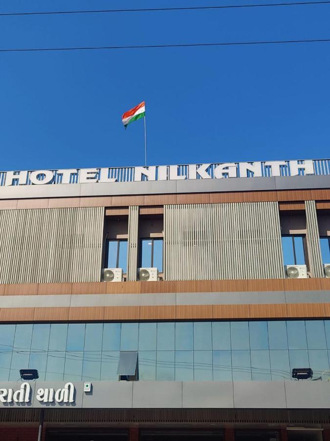 Hotel Nilkanth Navsari Ngoại thất bức ảnh