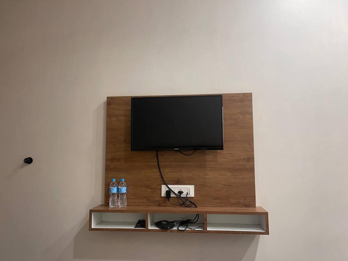 Hotel Nilkanth Navsari Ngoại thất bức ảnh