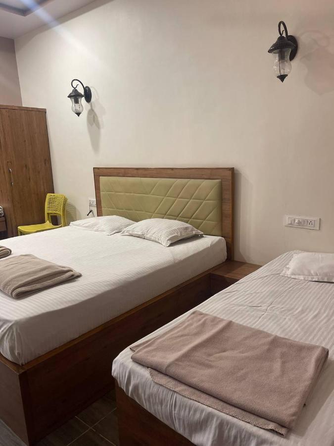 Hotel Nilkanth Navsari Ngoại thất bức ảnh