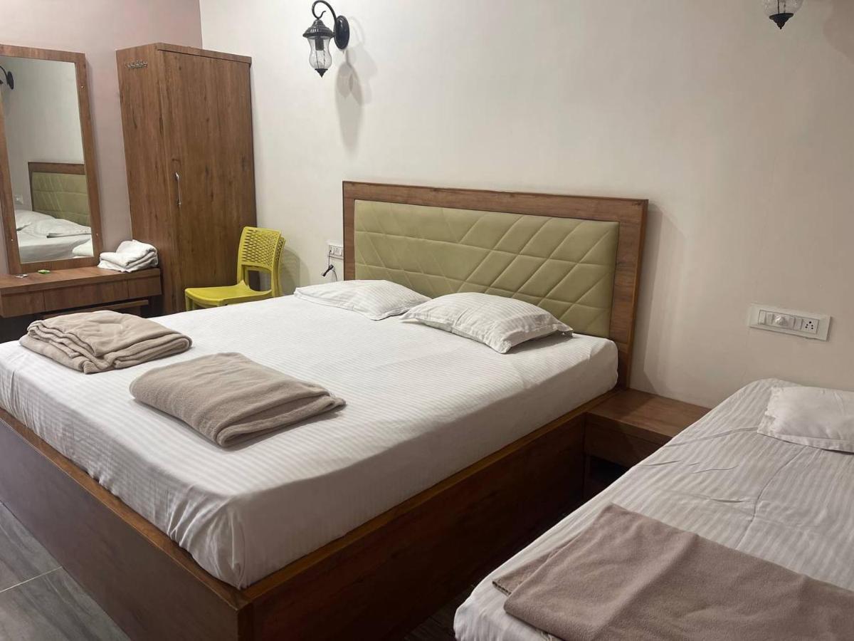 Hotel Nilkanth Navsari Ngoại thất bức ảnh