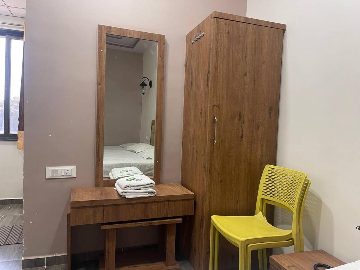 Hotel Nilkanth Navsari Ngoại thất bức ảnh