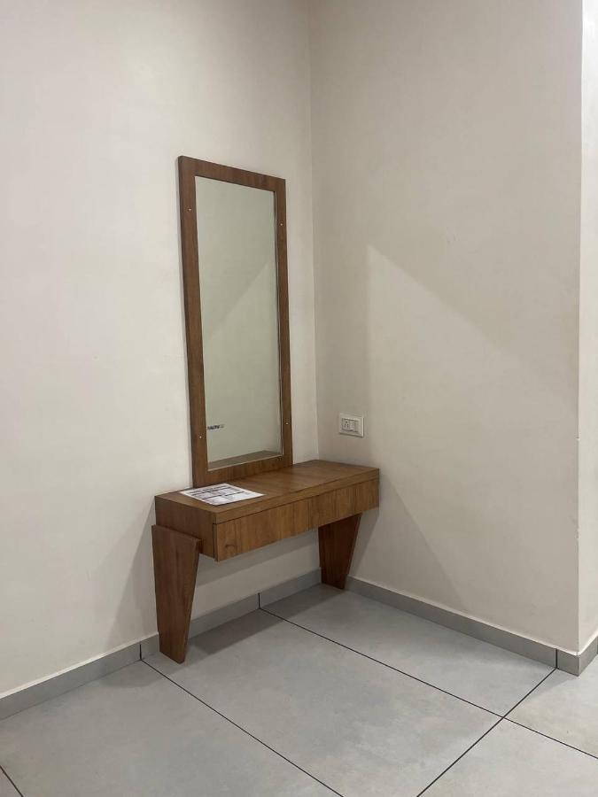 Hotel Nilkanth Navsari Ngoại thất bức ảnh