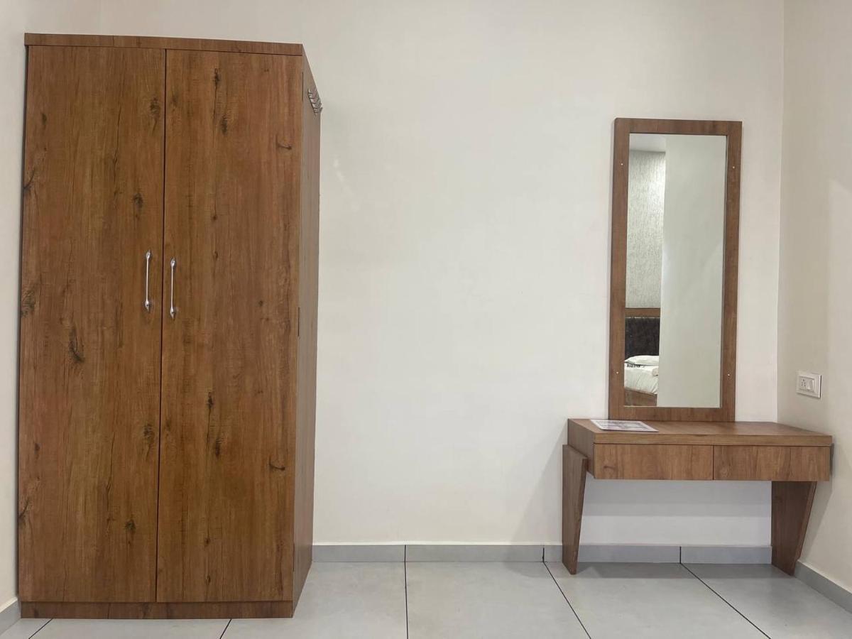 Hotel Nilkanth Navsari Ngoại thất bức ảnh