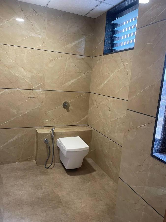 Hotel Nilkanth Navsari Ngoại thất bức ảnh