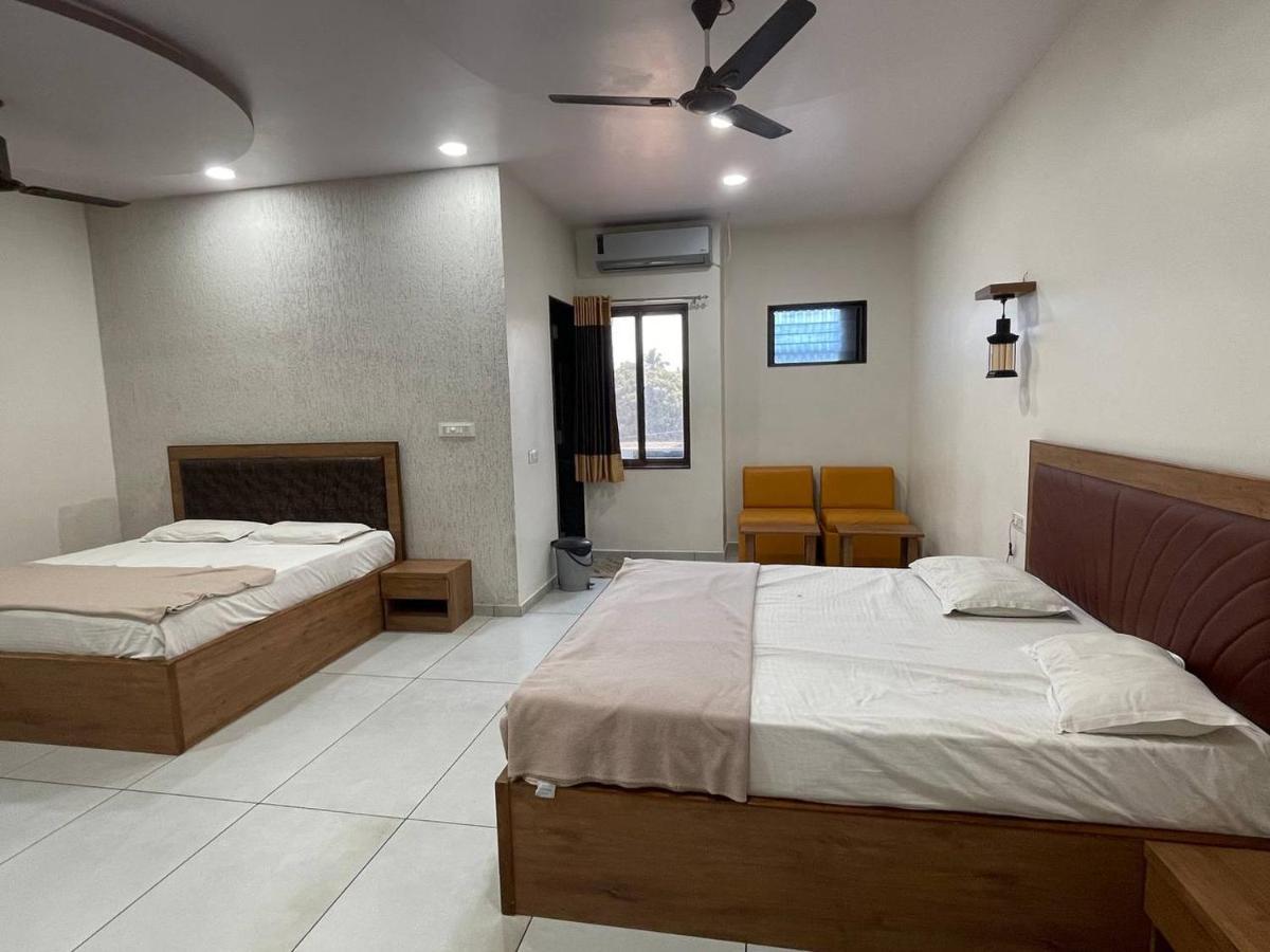 Hotel Nilkanth Navsari Ngoại thất bức ảnh