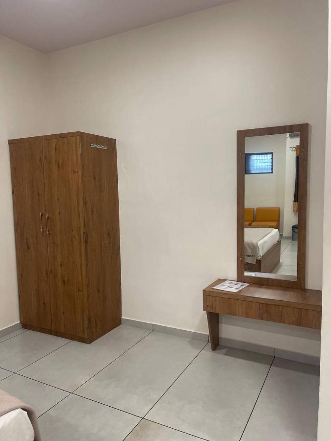 Hotel Nilkanth Navsari Ngoại thất bức ảnh